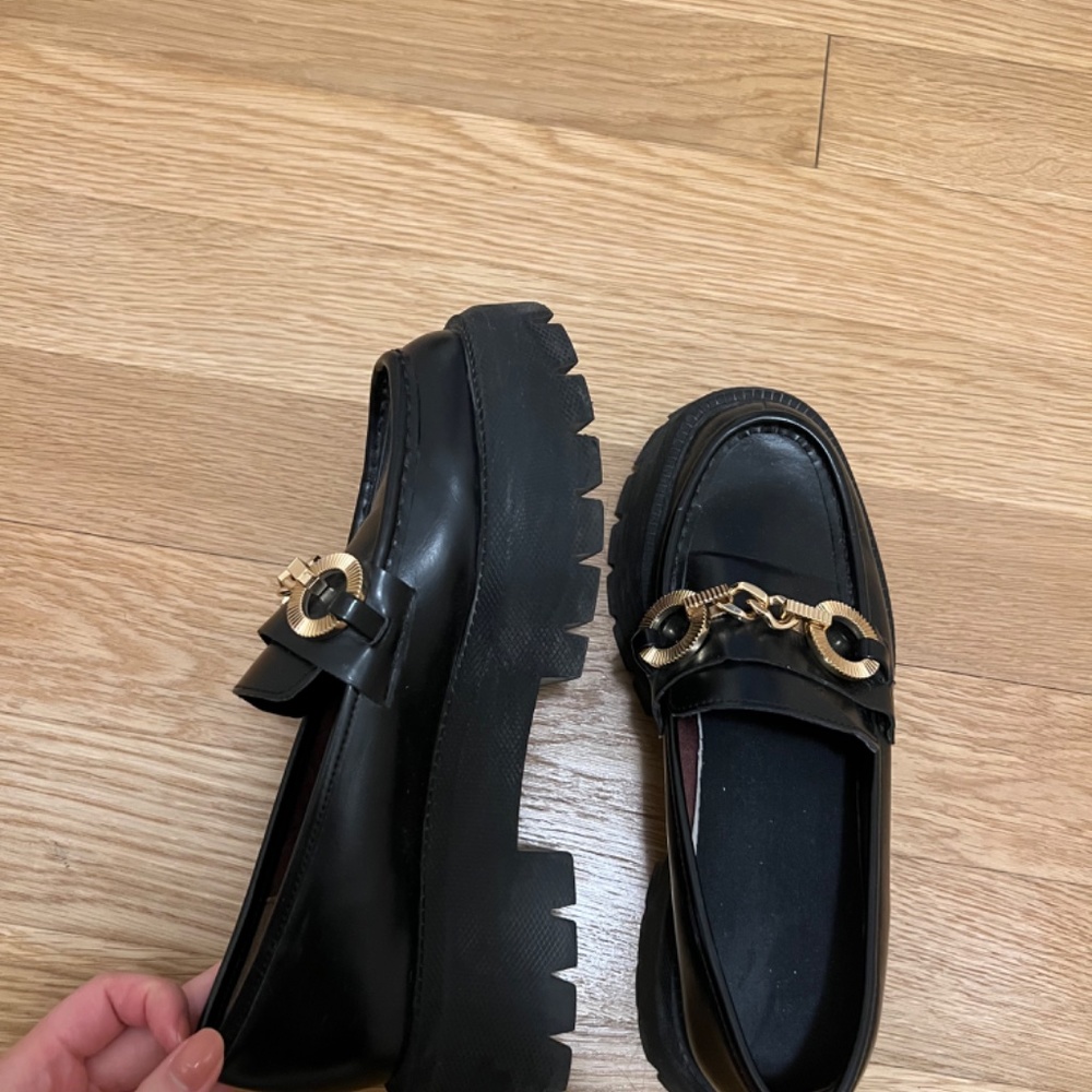 Zara - Picture 2 of 3